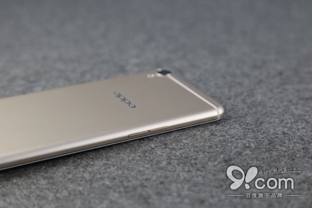 全新升级凝光身材曲线设计方案 OPPO R9 Plus拆箱图赏