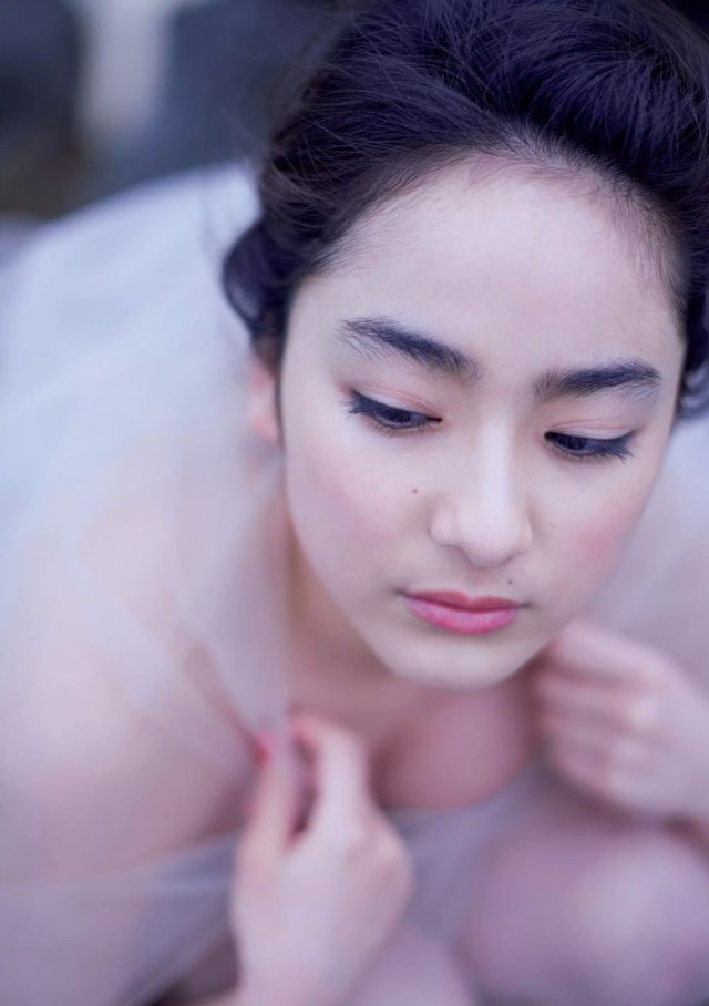 清纯活力性感！日本18岁女星平祐奈最新杂志写真