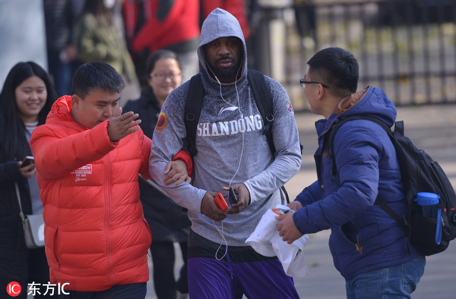 nba球星卡为什么剪掉劳森(山东高速训练备战 丁彦雨航回归剪了头发清爽上阵！)