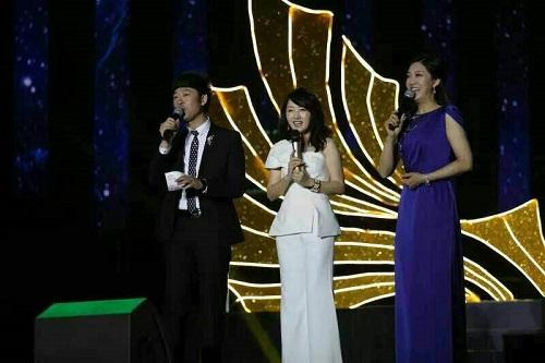 歌手李鸿玉参加大美金寨群星演唱会