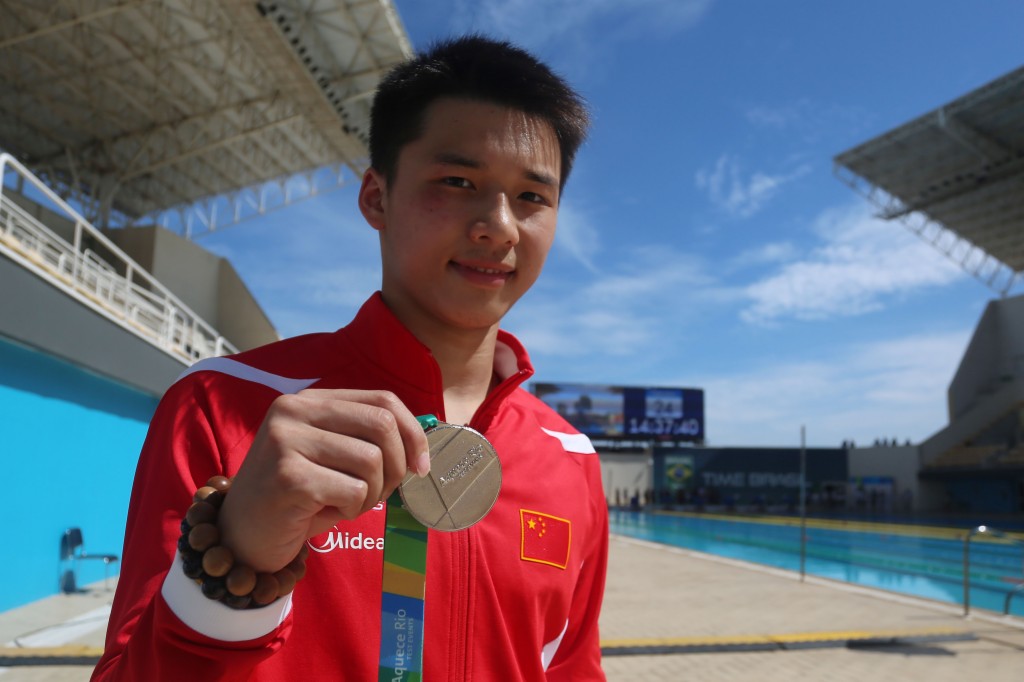 巴西跳水世界杯(跳水——世界杯：中国包揽男子十米台冠亚军)