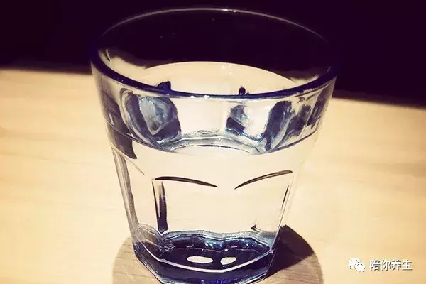 喝水过多具体有哪些危害 怎么喝水才能更健康