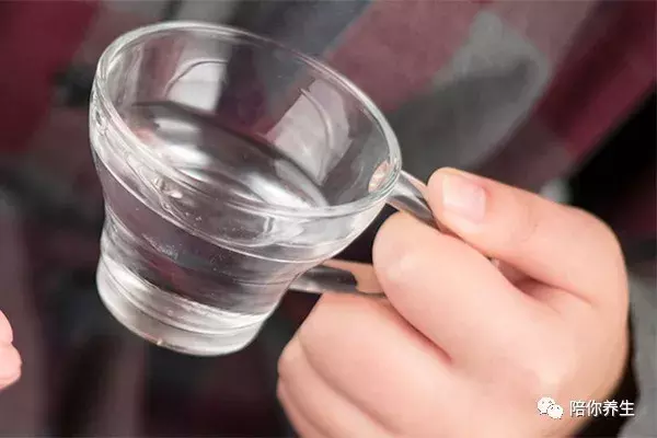 喝水过多具体有哪些危害 怎么喝水才能更健康
