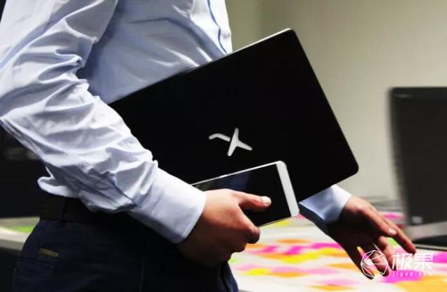 法国公司发布奇葩笔记本电脑：不连手机就没法用