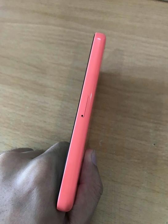 200塊下手騷粉iPhone5c乞討者版，用于當(dāng)MP4樂滋滋！