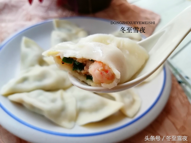 三鲜馅水饺(教你这样做三鲜馅的饺子，又香又鲜，每个里边都有个大虾仁)