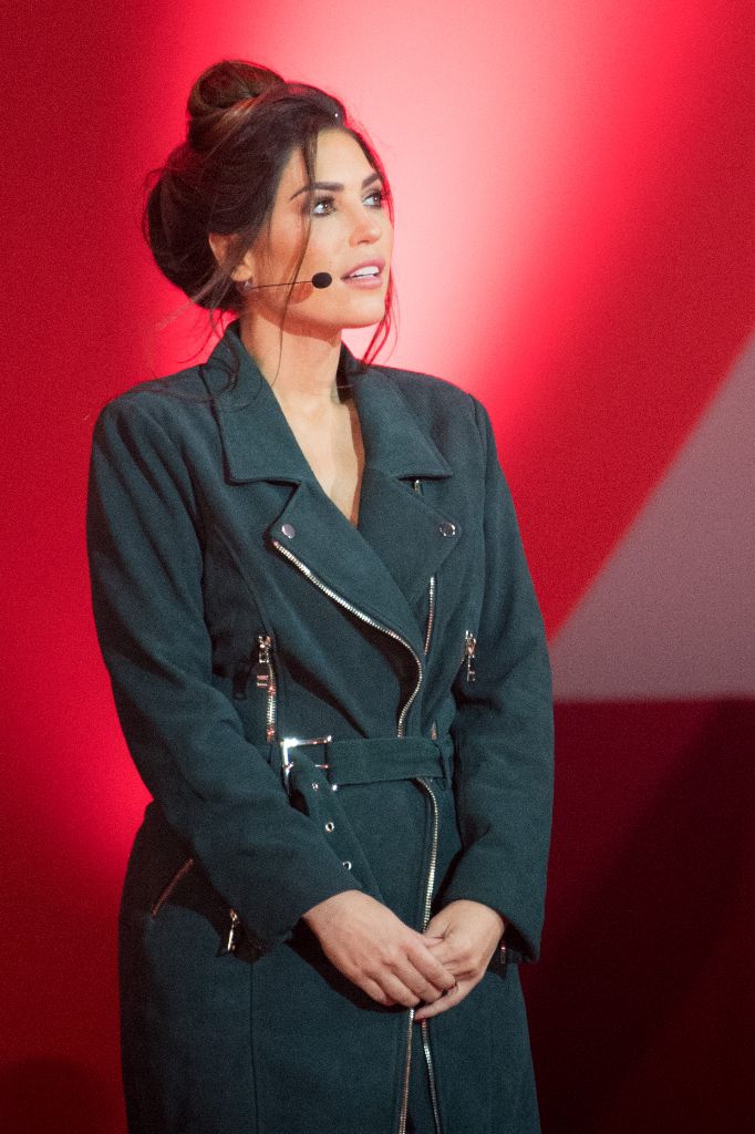 原米兰球星斯内德妻子约兰特出席2017年圣诞秀(斯内德老婆) - 三甲