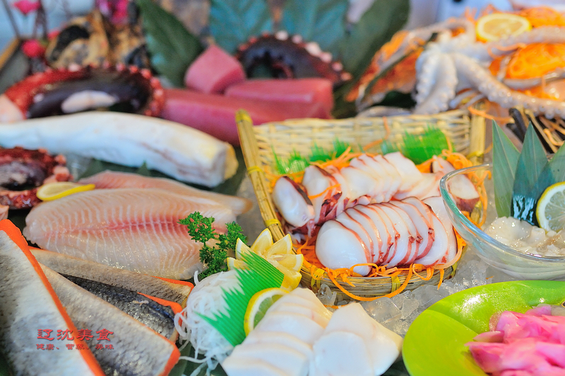 沈阳人有多爱呲海鲜呢？没有海鲜不迂拙，这是豪门海鲜盛宴