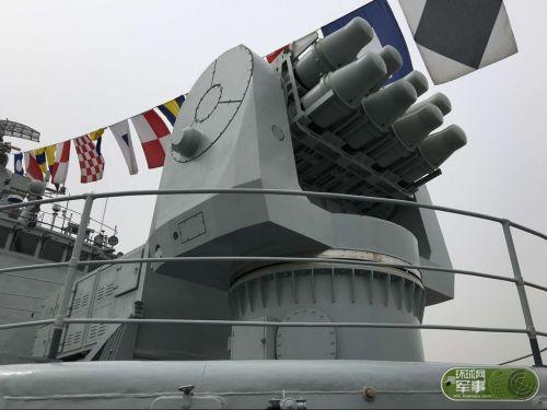 军迷登上海军112舰参观