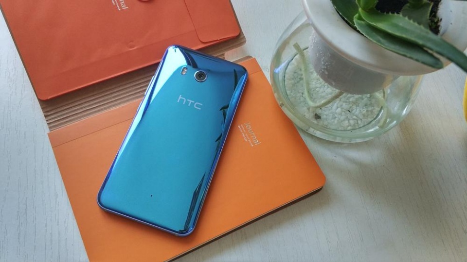 HTC U11 Plus鲜红色版曝出，6寸全面屏手机 骁龙835，市场价5200