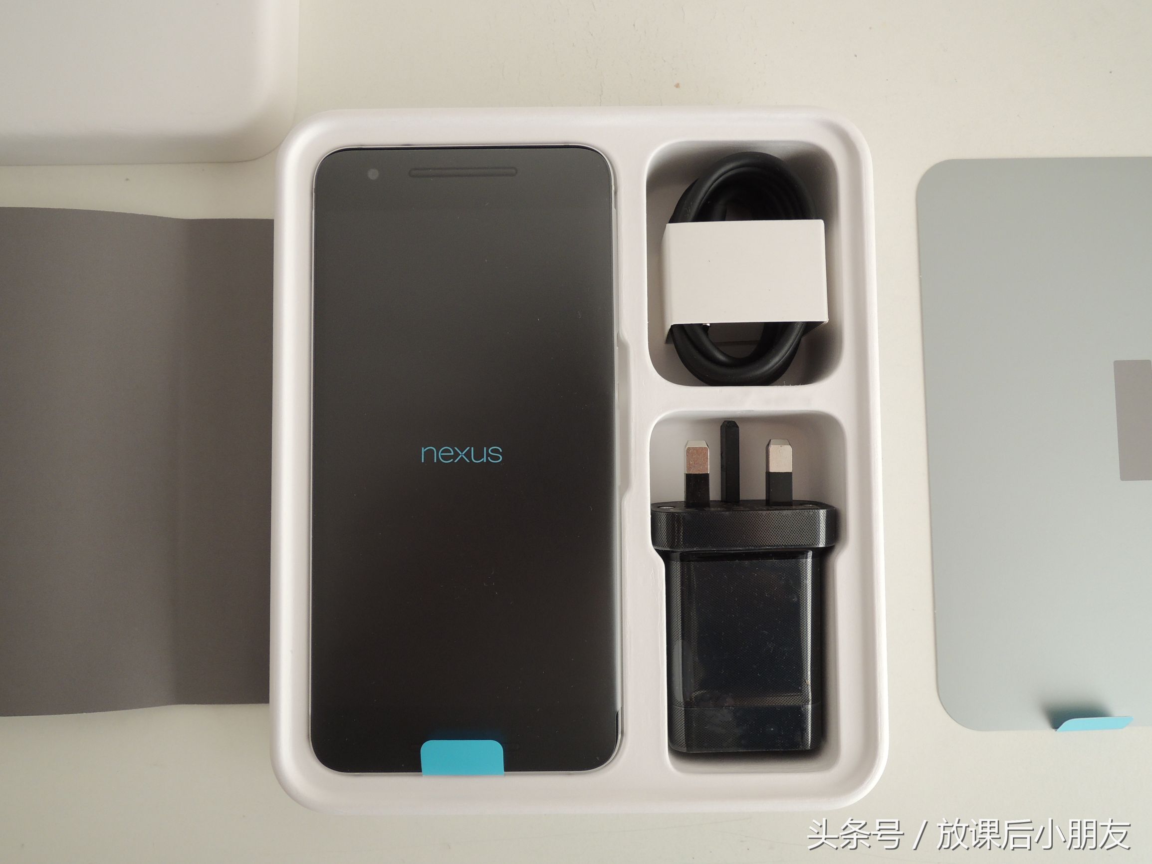 谷歌Android过气旗舰手机Nexus 6P开箱：现在用起来怎样？