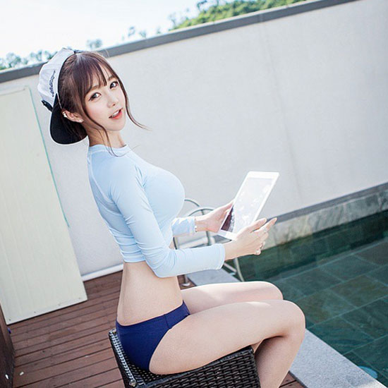互联网时代造就的时尚美女，李秀彬