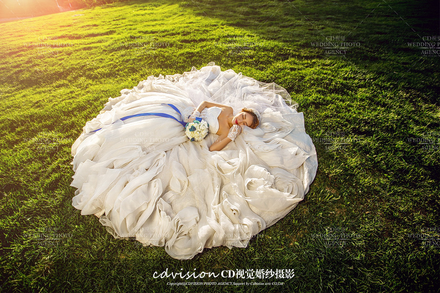 夏日韩风：多一些自然，少一些矫情_初夏韩式婚纱照就应该这样拍