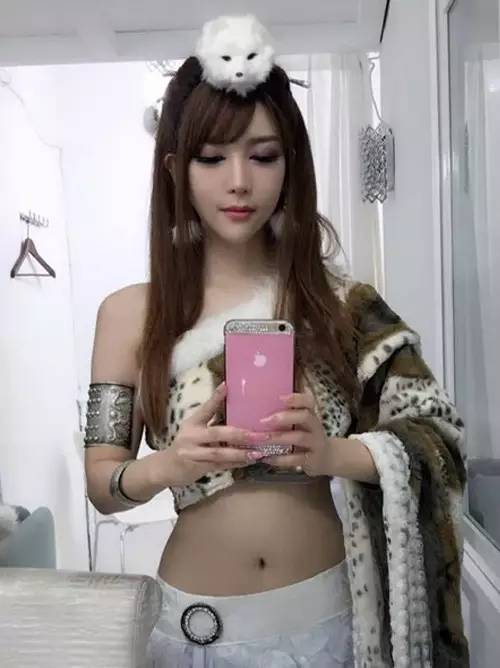 台湾showgirl—lia Chao再秀惹火身材，好犯规！