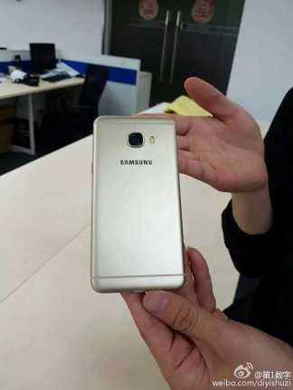三星中国便宜机Galaxy C5真容新曝：外型献给苹果7