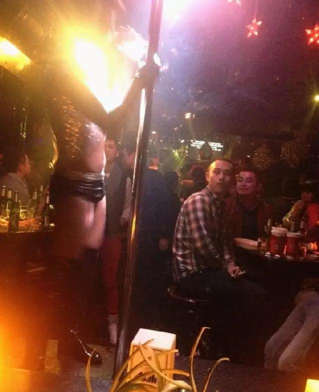 武汉最大的gaybar开了14年还被评为安全文明示范场所