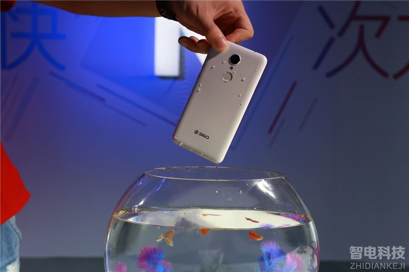 第一款带防水功能的千元机 360手机N4畅快发布