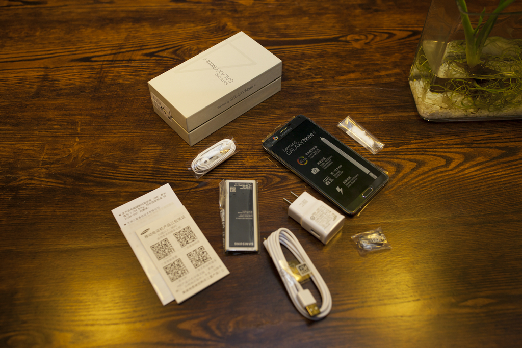 一代經典三星note4图赏:拆式充电电池成绝响
