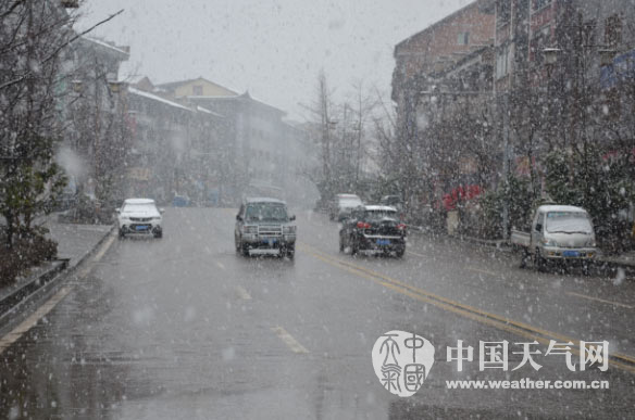 重庆低温阴雨相伴 未来三天高山持续飘雪