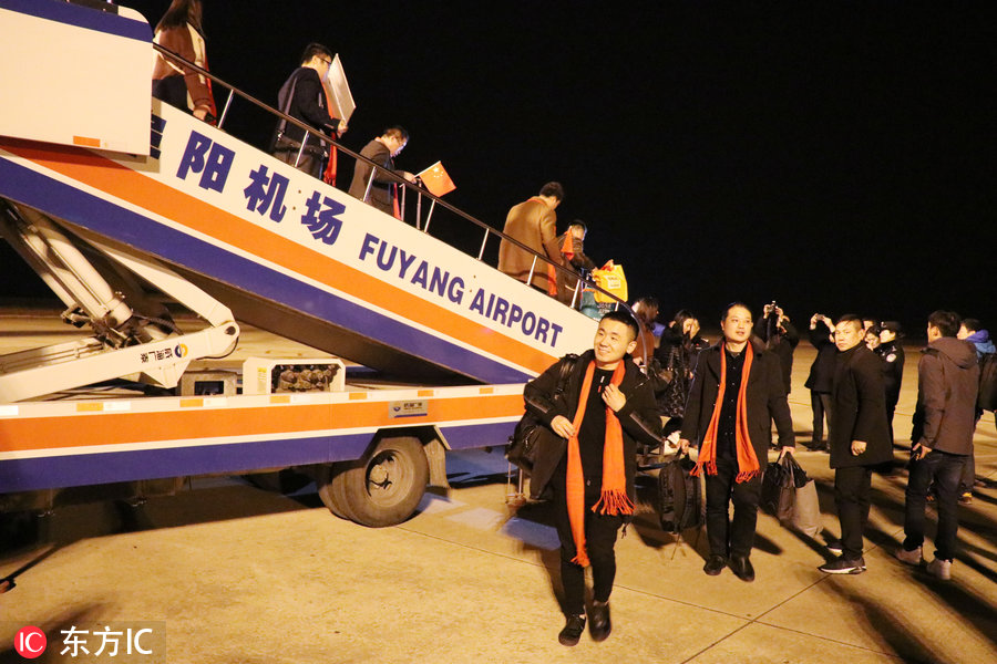 飞越3千里的暖心之旅 100余名阜阳籍务工者免费乘专机回家