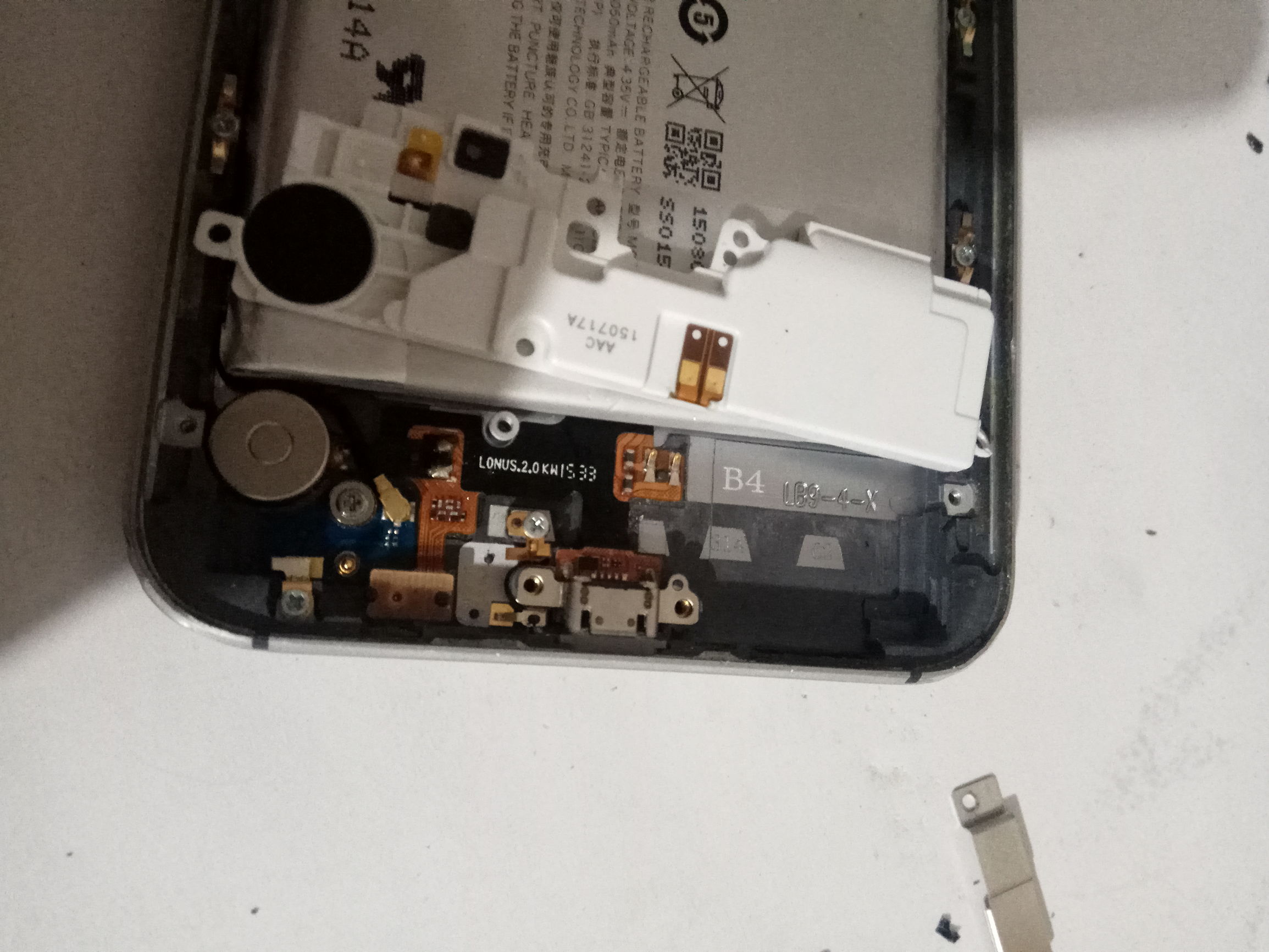 魅族MX5拆卸：两年前的旧旗舰级加工工艺不输当今手机上，和小米6比如何