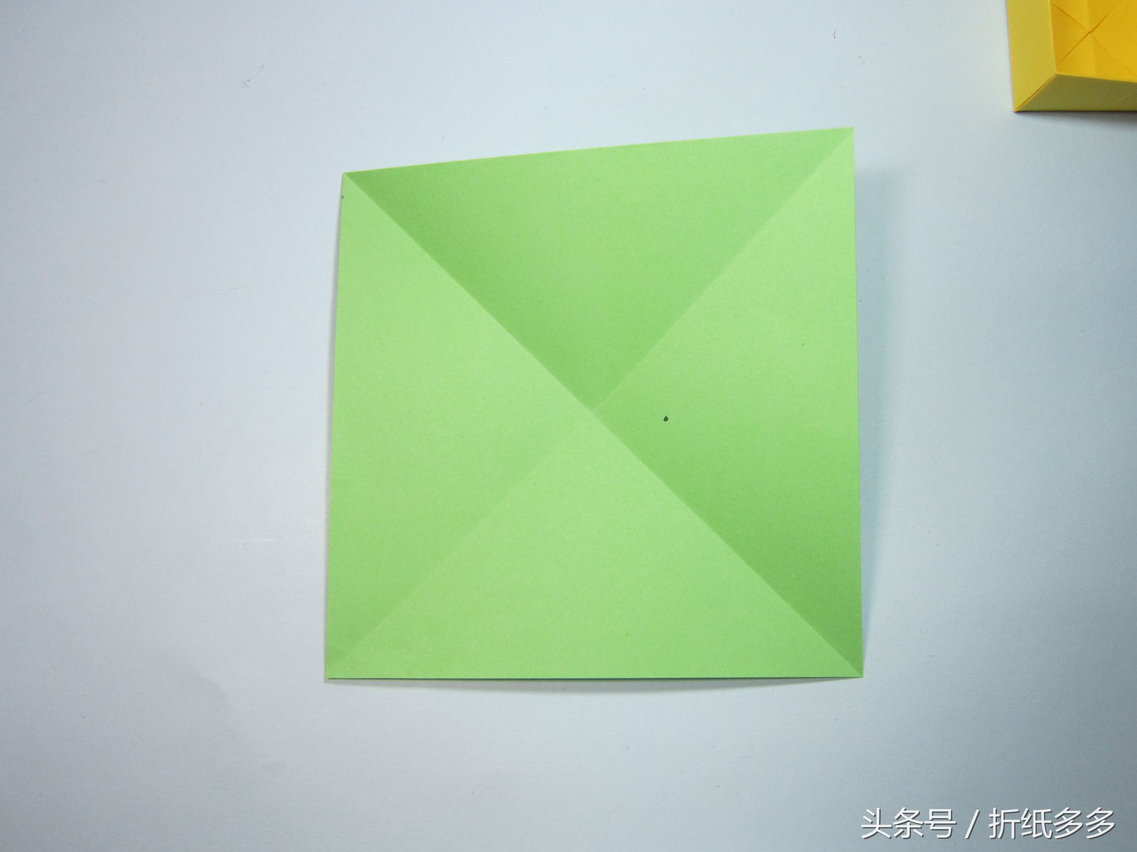 收纳盒折纸图解，几个步骤就能折出一个简单的收纳盒子