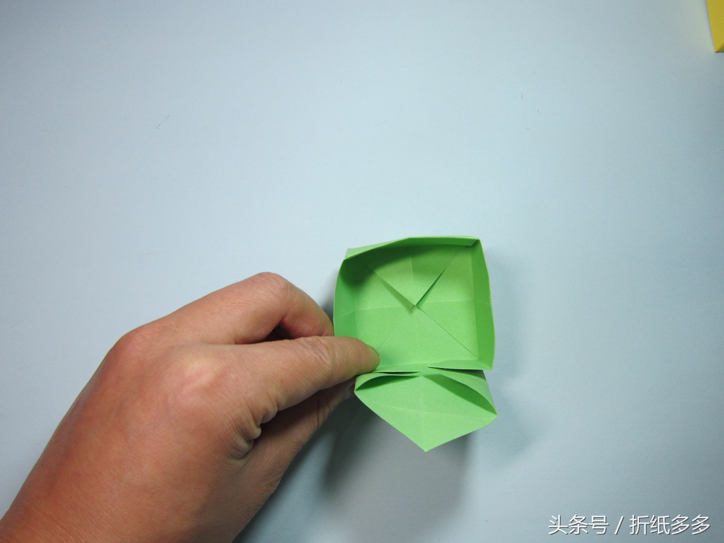 收纳盒折纸图解，几个步骤就能折出一个简单的收纳盒子