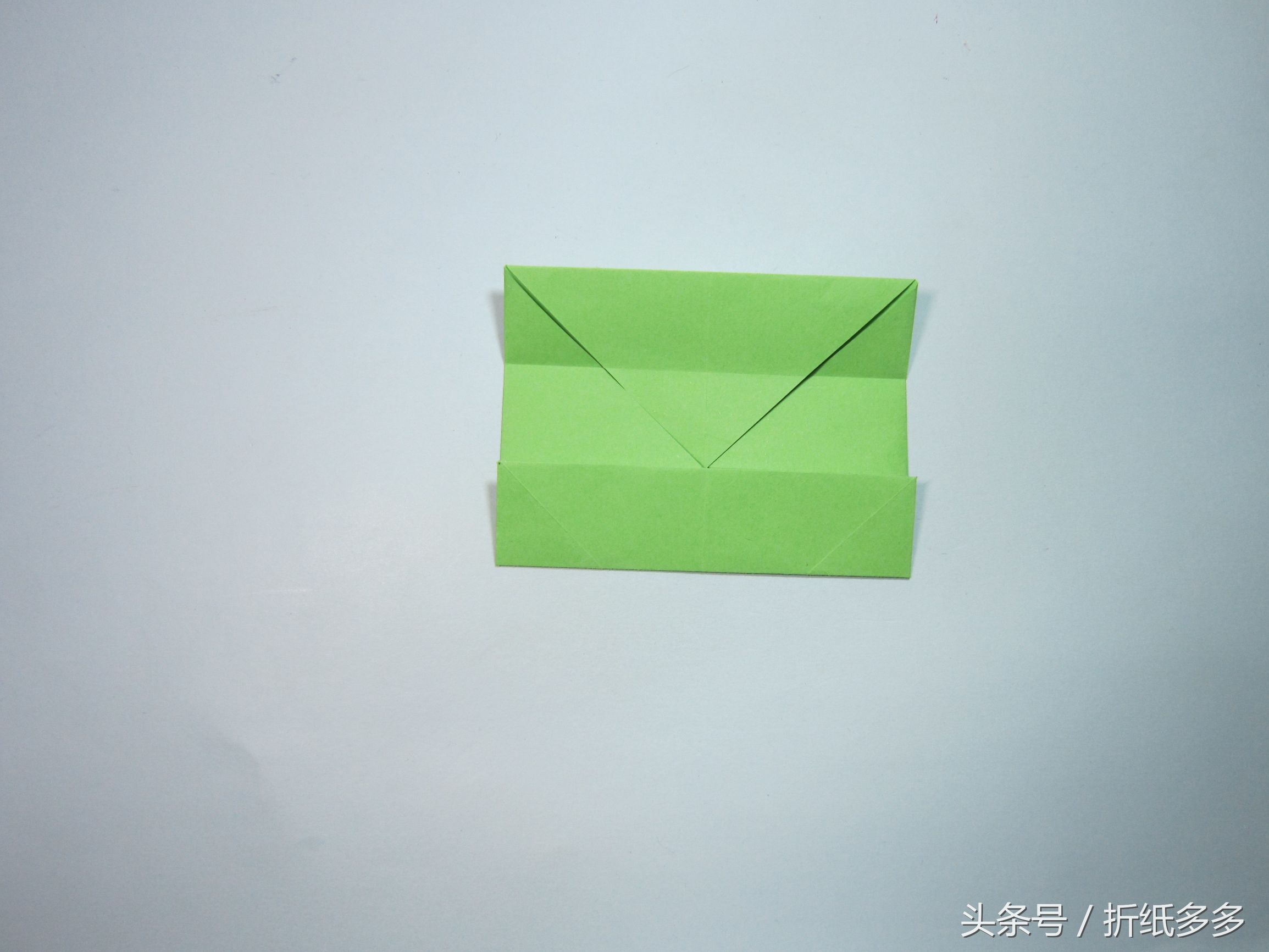 儿童手工折纸教程:正方形收纳盒的折法步骤图解
