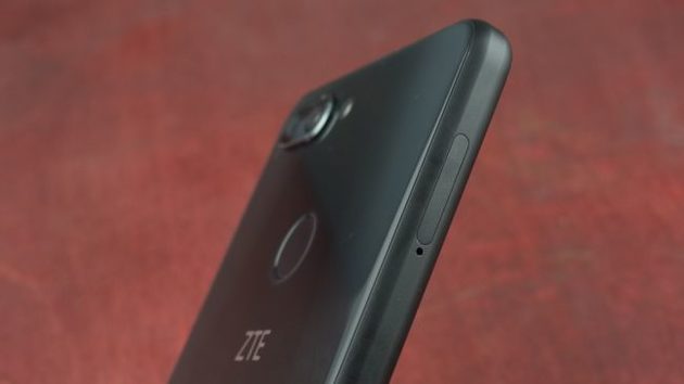 双曲面夹层玻璃外壳、弱光双摄像头：zte中兴Blade V9 真机图赏