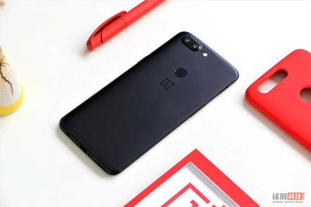 确实是以不轻易将就吗？凶悍高配 OnePlus 5T 再推荐