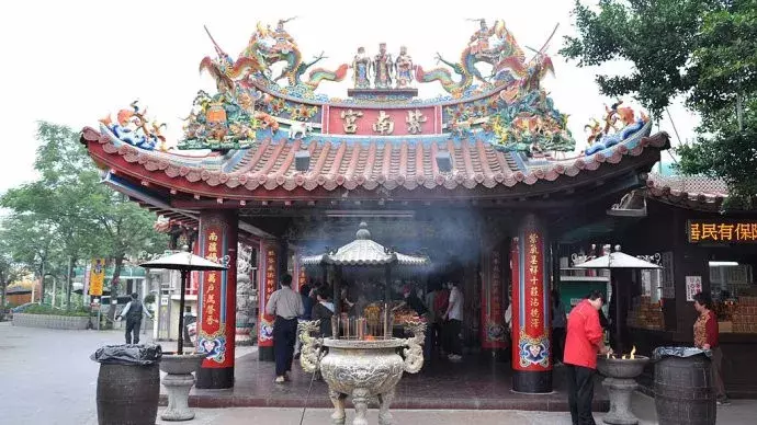 宮廟遍地，每年花130億燒紙錢，台灣人究竟信什麼？