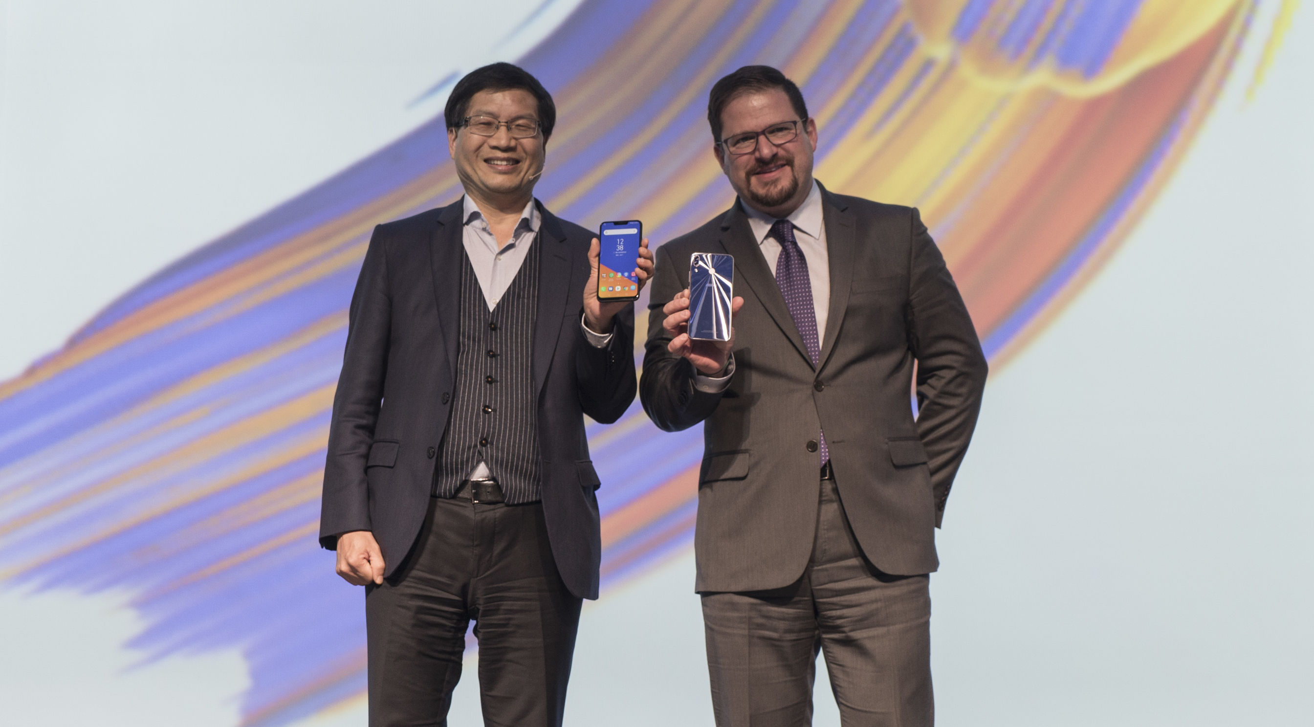 asus于MWC2018公布新一代ZenFone 5系列智能机