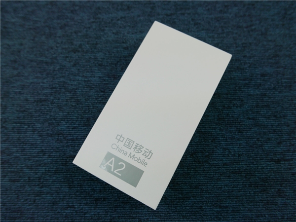 中国移动通信A2真机拆箱图赏 ：4000mAh超大型充电电池外型怎样？