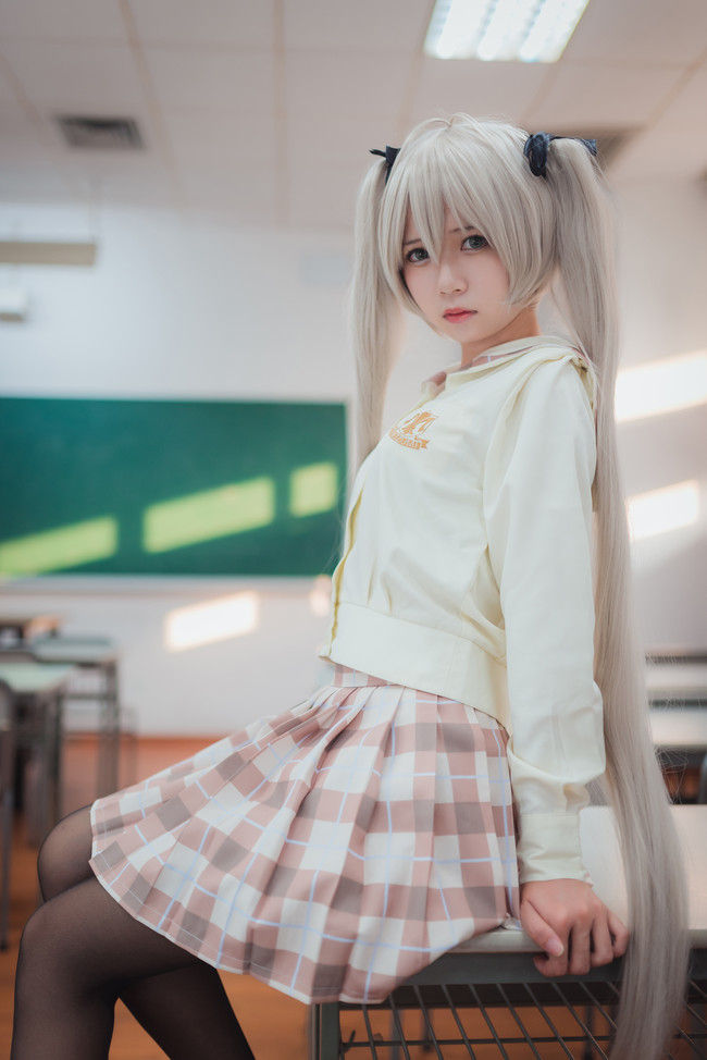 Cosplay之黑丝穹妹校服装