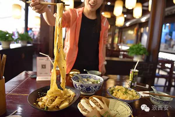 在杭州的西安小吃是什么样？“葫芦鸡”与小龙虾齐飞~