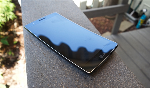 拼三星S7e！LG Gflex3曝出：第一款模块化设计曲面手机