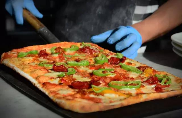 拥有全球500多门店，北京最资深最纯正的意大利披萨就在这里！