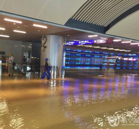 台湾最大机场被淹停电 董事长辞职 总经理自请处分