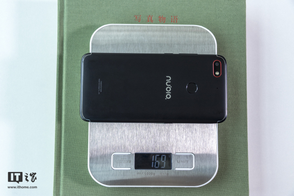 nubiaV18手机图赏：丝滑触感，圆滑外型