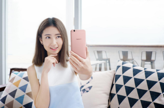 主推颜值爆表指纹验证手机上：OPPO A59图赏