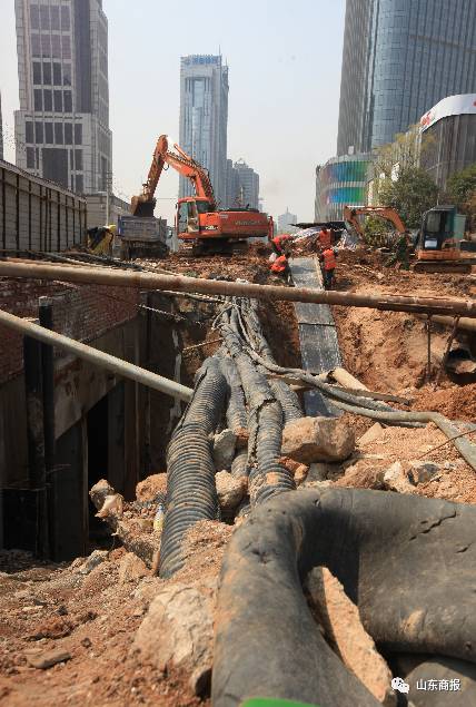 济南市中心这条大路，挖得市委书记都急了！工期半年，快1年半还没干完！