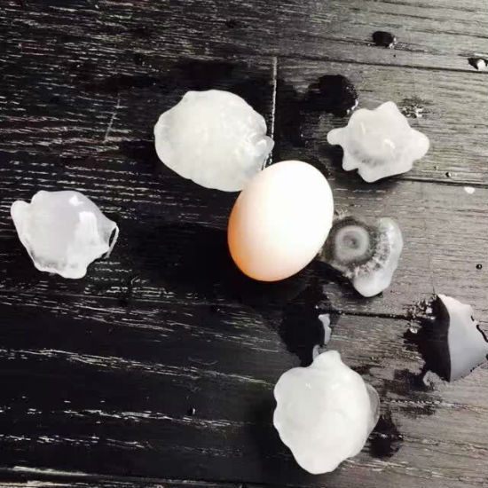 狂风骤雨袭京 网友晒出鸡蛋大的冰雹