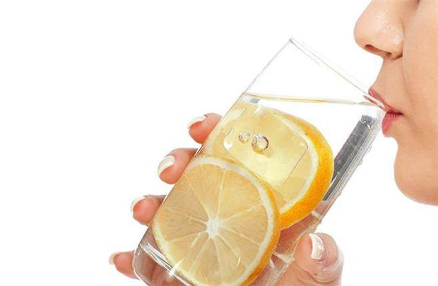 夏季常喝柠檬水减肥，不可不知的三个副作用