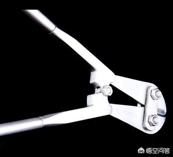 外科医生手术刀的种类型号，怕是比女生口红的种类型号，还要多