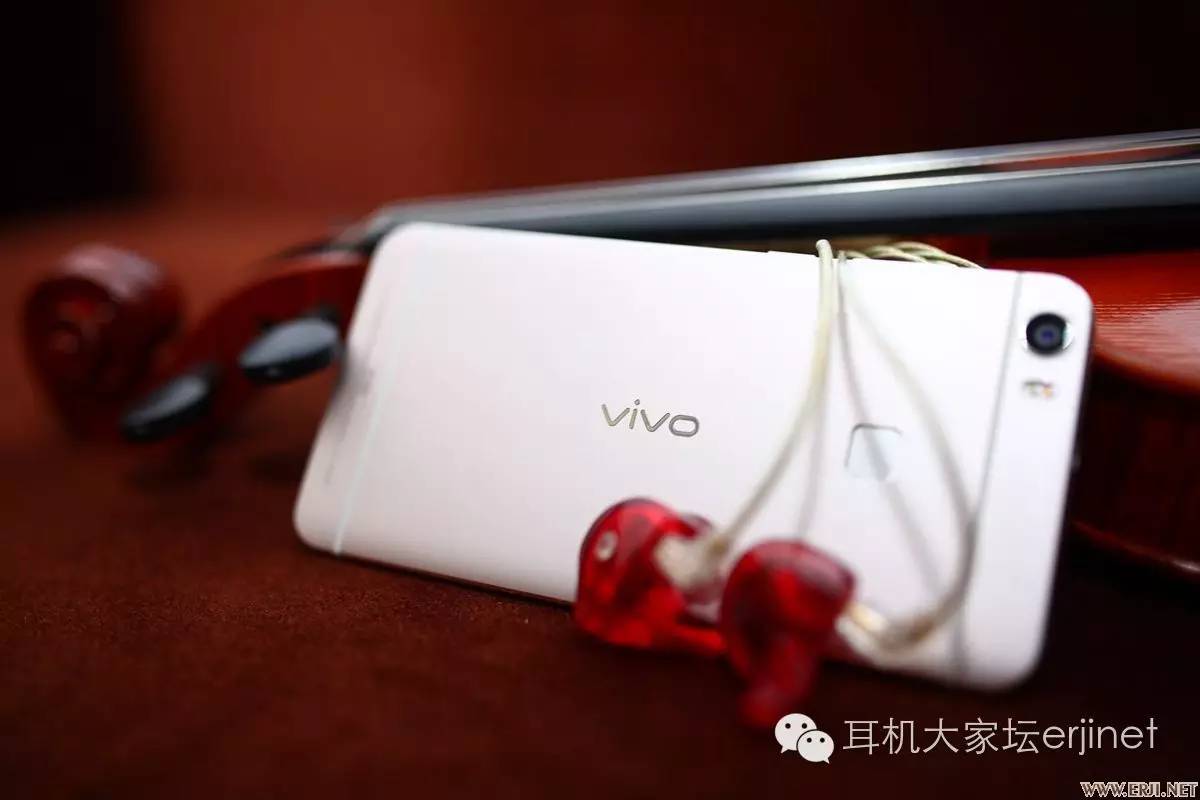 六对定制加五支大耳机的轰炸——VIVO XPLAY5旗舰版深入搭配听感