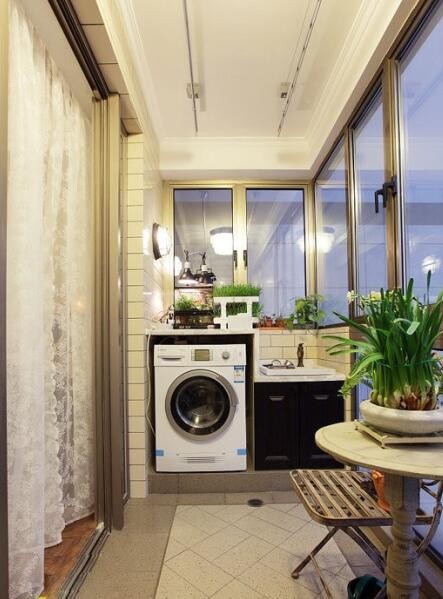 洗衣机放阳台既省空间又方便，而且还好看！