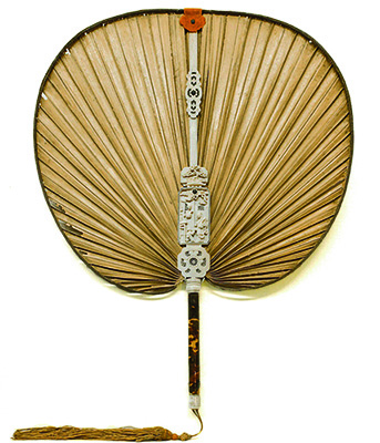 《投资圈》 蒲扇:扇出平民百姓风-折扇收藏话古今(之四)