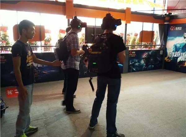火爆全球的VR科技，广州人已经玩嗨了！小编带你身临其境
