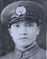 他是著名抗战飞将军，空军四大天王之一，为保卫南京而英勇牺牲