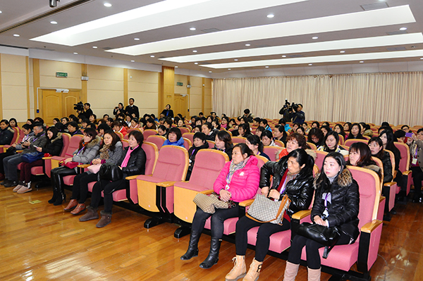 上海爱丽丝制衣的125名员工拿到370万欠薪